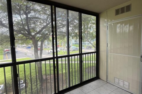 Condominio en alquiler en Pembroke Pines, Florida, 2 dormitorios, 100.52 m2 № 2011761 - foto 22