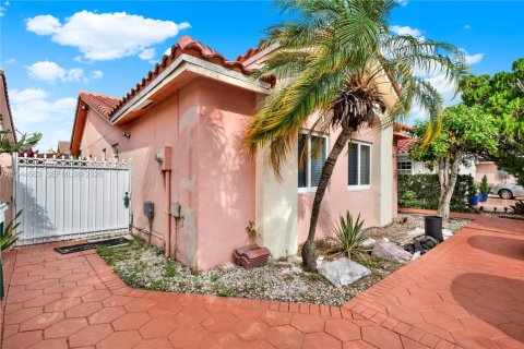 Immobilier commercial à Miami, Floride 1 chambre, 177.35 m2 № 2001088