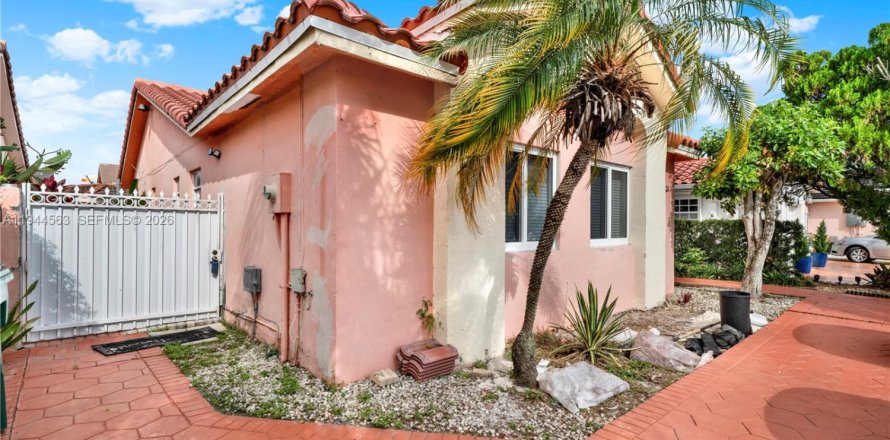 Immobilier commercial à Miami, Floride 1 chambre, 177.35 m2 № 2001088