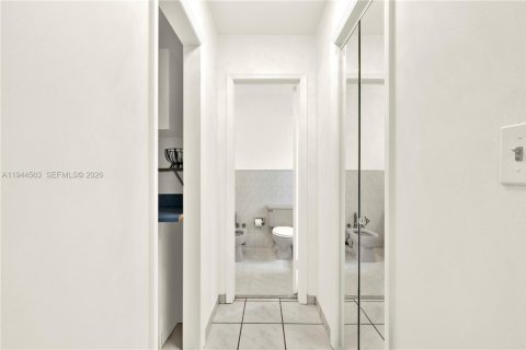 Immobilier commercial à louer à Miami, Floride: 1 chambre, 177.35 m2 № 2001088 - photo 18