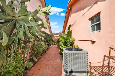 Immobilier commercial à louer à Miami, Floride: 1 chambre, 177.35 m2 № 2001088 - photo 22