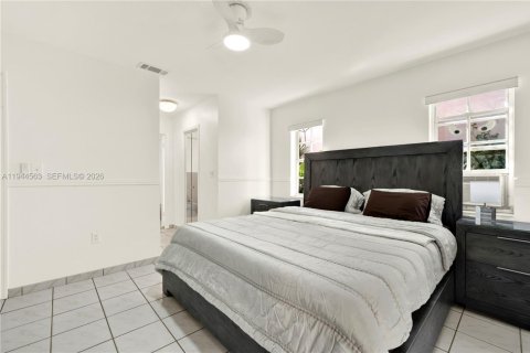 Immobilier commercial à louer à Miami, Floride: 1 chambre, 177.35 m2 № 2001088 - photo 12