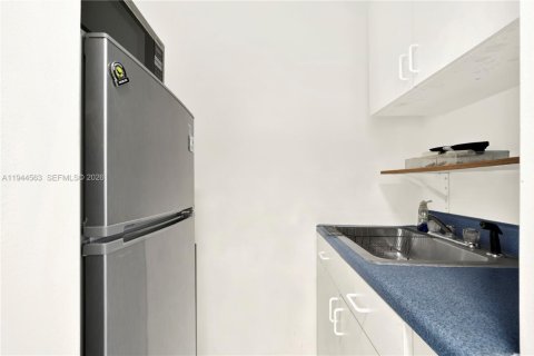 Immobilier commercial à louer à Miami, Floride: 1 chambre, 177.35 m2 № 2001088 - photo 8