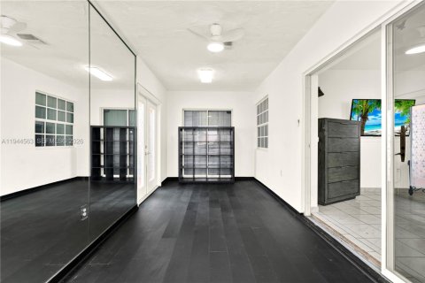 Immobilier commercial à louer à Miami, Floride: 1 chambre, 177.35 m2 № 2001088 - photo 7