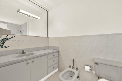 Immobilier commercial à louer à Miami, Floride: 1 chambre, 177.35 m2 № 2001088 - photo 19