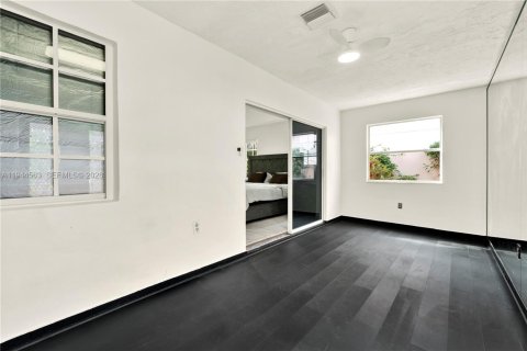Immobilier commercial à louer à Miami, Floride: 1 chambre, 177.35 m2 № 2001088 - photo 6