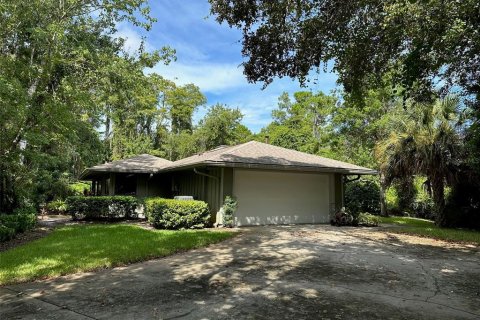 House in New Smyrna Beach, Florida 3 bedrooms, 249.07 sq.m. № 1406799 - photo 1