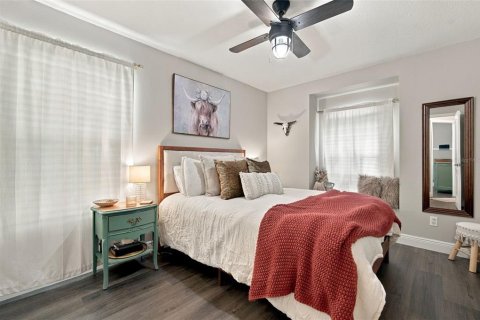House in Tampa, Florida 3 bedrooms, 159.7 sq.m. № 2408576 - photo 24