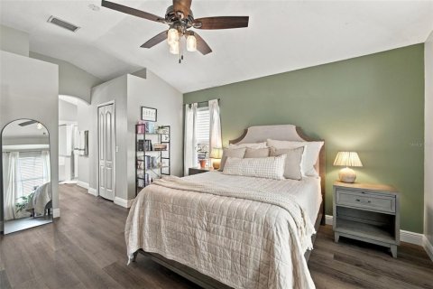 House in Tampa, Florida 3 bedrooms, 159.7 sq.m. № 2408576 - photo 12