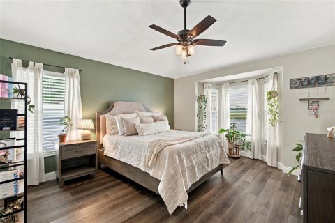 House in Tampa, Florida 3 bedrooms, 159.7 sq.m. № 2408576 - photo 4
