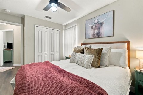 House in Tampa, Florida 3 bedrooms, 159.7 sq.m. № 2408576 - photo 25