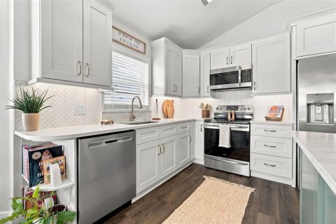 House in Tampa, Florida 3 bedrooms, 159.7 sq.m. № 2408576 - photo 30