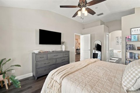 House in Tampa, Florida 3 bedrooms, 159.7 sq.m. № 2408576 - photo 13