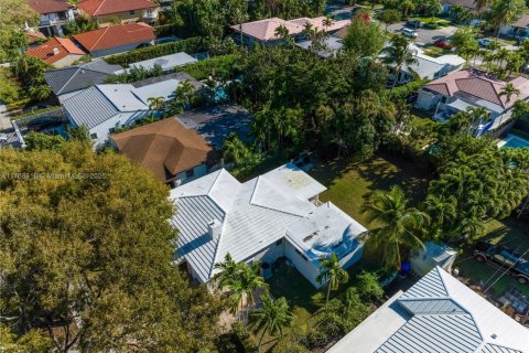 House in Miami, Florida 3 bedrooms, 170.38 sq.m. № 2026186 - photo 24