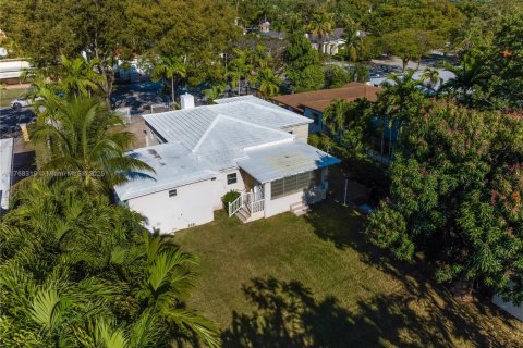 House in Miami, Florida 3 bedrooms, 170.38 sq.m. № 2026186 - photo 25