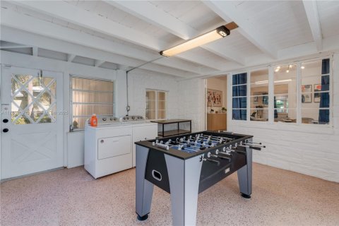 House in Miami, Florida 3 bedrooms, 170.38 sq.m. № 2026186 - photo 21