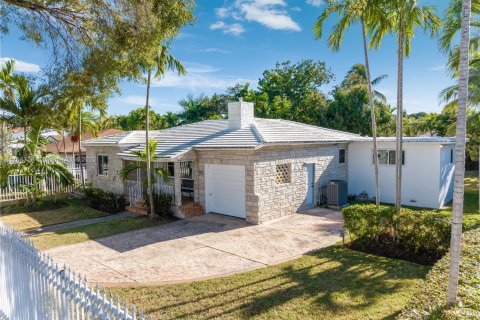 House in Miami, Florida 3 bedrooms, 170.38 sq.m. № 2026186 - photo 23