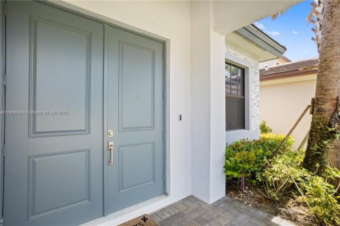 House in Miramar, Florida 3 bedrooms, 190.17 sq.m. № 1977847 - photo 4