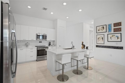 House in Miramar, Florida 3 bedrooms, 190.17 sq.m. № 1977847 - photo 20