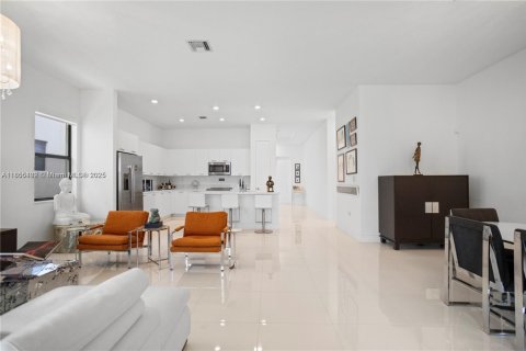 House in Miramar, Florida 3 bedrooms, 190.17 sq.m. № 1977847 - photo 25