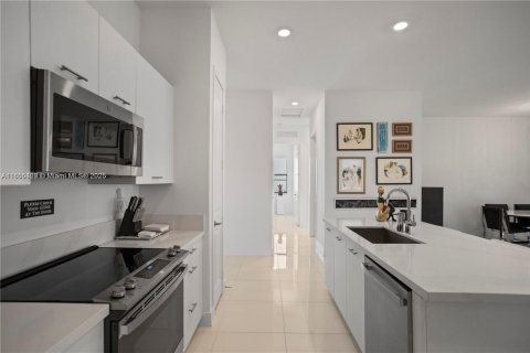 House in Miramar, Florida 3 bedrooms, 190.17 sq.m. № 1977847 - photo 8