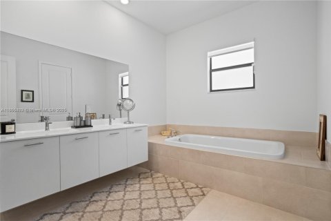 House in Miramar, Florida 3 bedrooms, 190.17 sq.m. № 1977847 - photo 29