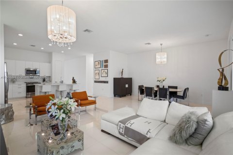 House in Miramar, Florida 3 bedrooms, 190.17 sq.m. № 1977847 - photo 18