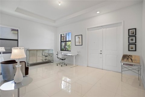 House in Miramar, Florida 3 bedrooms, 190.17 sq.m. № 1977847 - photo 5