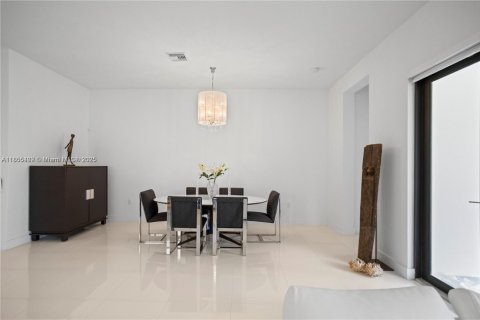 House in Miramar, Florida 3 bedrooms, 190.17 sq.m. № 1977847 - photo 24