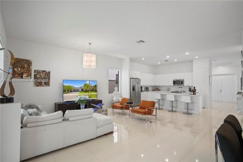 House in Miramar, Florida 3 bedrooms, 190.17 sq.m. № 1977847 - photo 17