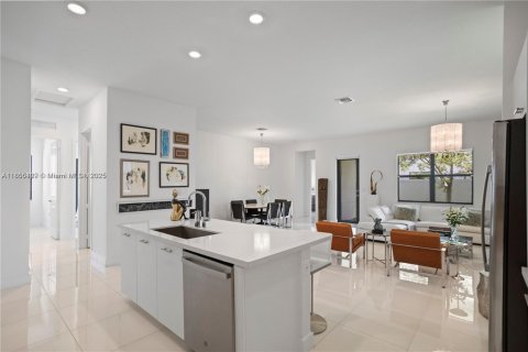 House in Miramar, Florida 3 bedrooms, 190.17 sq.m. № 1977847 - photo 7