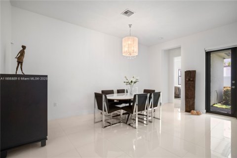 House in Miramar, Florida 3 bedrooms, 190.17 sq.m. № 1977847 - photo 23