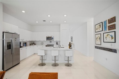 House in Miramar, Florida 3 bedrooms, 190.17 sq.m. № 1977847 - photo 19