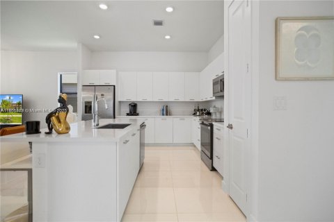 House in Miramar, Florida 3 bedrooms, 190.17 sq.m. № 1977847 - photo 9