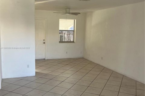 Condo in Hollywood, Florida, 1 bedroom  № 1956925 - photo 2