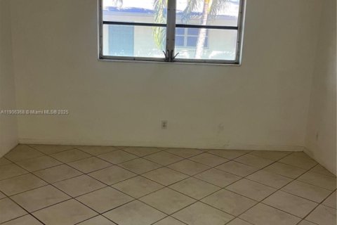 Condo in Hollywood, Florida, 1 bedroom  № 1956925 - photo 6