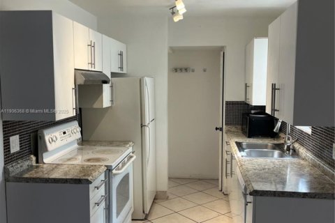 Condo in Hollywood, Florida, 1 bedroom  № 1956925 - photo 5