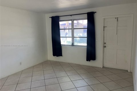 Condo in Hollywood, Florida, 1 bedroom  № 1956925 - photo 3