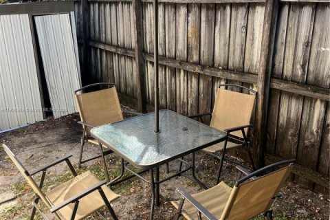 Condo in Hollywood, Florida, 1 bedroom  № 1956925 - photo 8