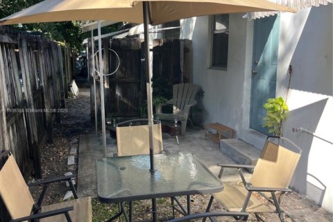 Condo in Hollywood, Florida, 1 bedroom  № 1956925 - photo 9