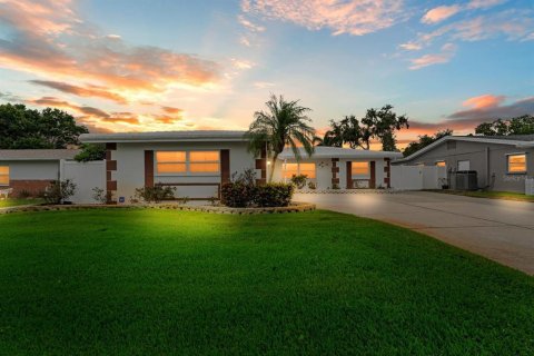 Casa en venta en Seminole, Florida, 3 dormitorios, 167.6 m2 № 1828348 - foto 1