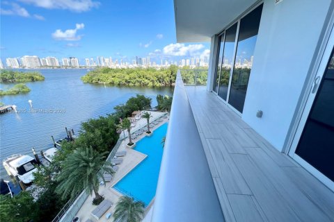 Купить кондоминиум в Норт-Майами-Бич, Флорида 3 спальни, 144.65м2, № 2025289 - фото 1