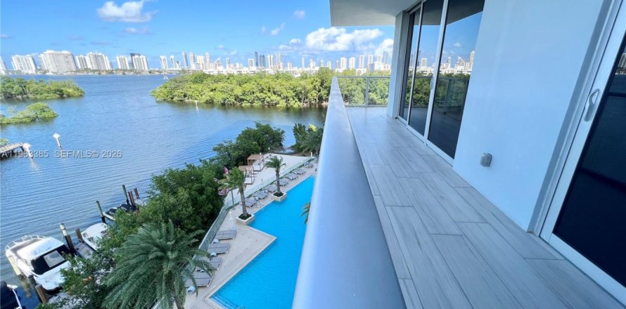 Кондоминиум с 3 спальнями в Норт-Майами-Бич, Флорида № 2025289