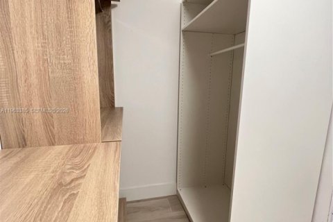 Купить кондоминиум в Норт-Майами-Бич, Флорида 3 спальни, 144.65м2, № 2025289 - фото 28