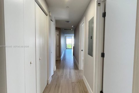 Купить кондоминиум в Норт-Майами-Бич, Флорида 3 спальни, 144.65м2, № 2025289 - фото 11