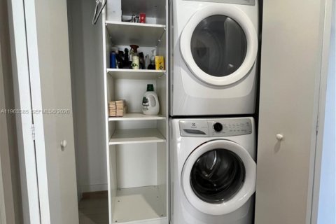 Купить кондоминиум в Норт-Майами-Бич, Флорида 3 спальни, 144.65м2, № 2025289 - фото 12