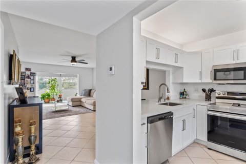 Condo in Margate, Florida, 2 bedrooms  № 1698440 - photo 13