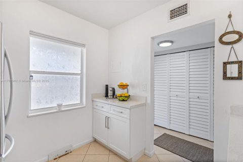 Condo in Margate, Florida, 2 bedrooms  № 1698440 - photo 24