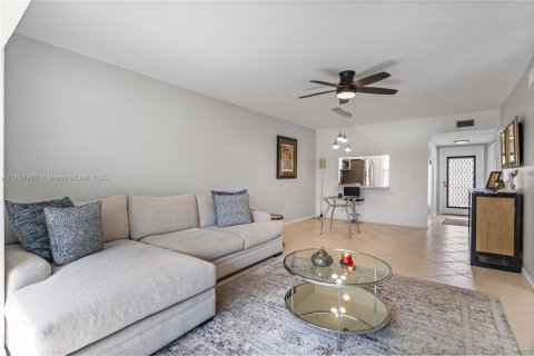 Condo in Margate, Florida, 2 bedrooms  № 1698440 - photo 8