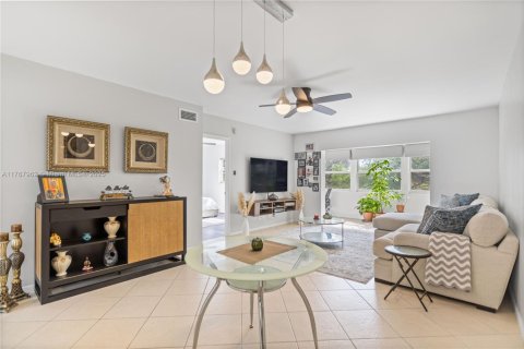 Condo in Margate, Florida, 2 bedrooms  № 1698440 - photo 4